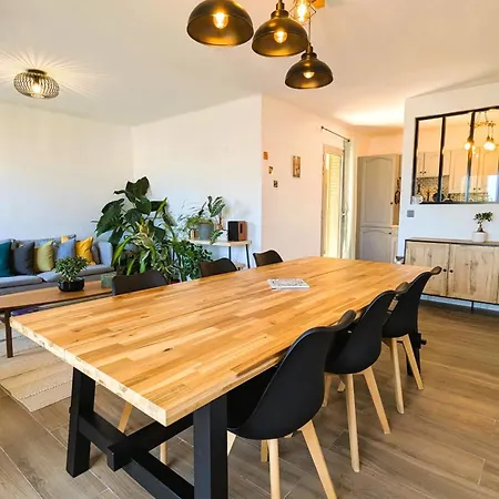 Beautiful Located 5 Min From The Beaches *